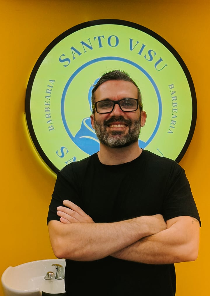 Fred Martins, barbeiro da unidade HR Mall Villa Branca