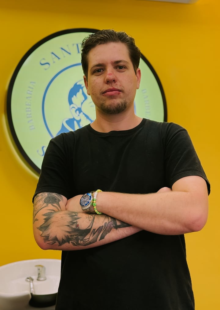 Pedro Henrique, barbeiro da unidade HR Mall Villa Branca